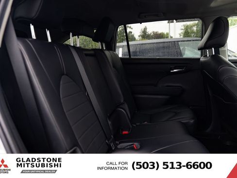 Used 2022 Toyota Highlander XLE AWD/4WD image 22