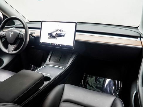 Used 2024 Tesla Model Y Long Range image 16