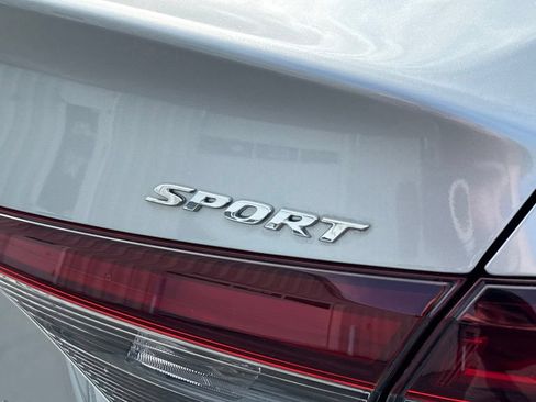 Used 2025 Honda Civic Sport image 10