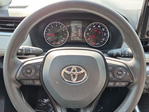 Used 2021 Toyota RAV4 XLE AWD/4WD image 18