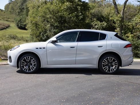 New 2025 Maserati Grecale GT image 5