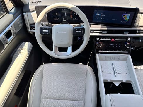 Used 2025 Hyundai Santa Fe SEL AWD/4WD image 13