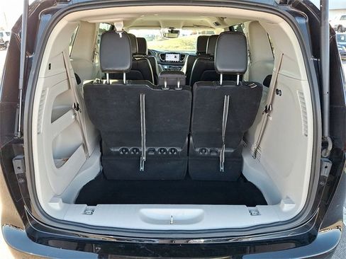 Used 2024 Chrysler Pacifica Touring-L image 23