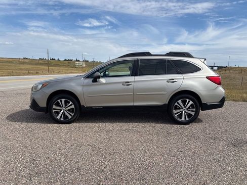 Used 2019 Subaru Outback 2.5i Limited image 2
