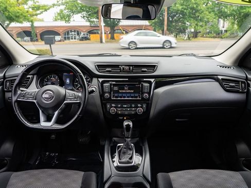 Used 2021 Nissan Rogue Sport SV FWD image 9