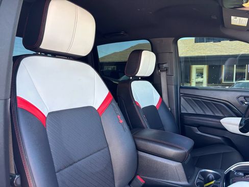 Used 2023 GMC Canyon AT4X AWD/4WD image 25