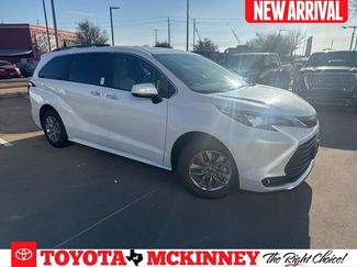 Used 2026 Toyota Sienna XLE video 1