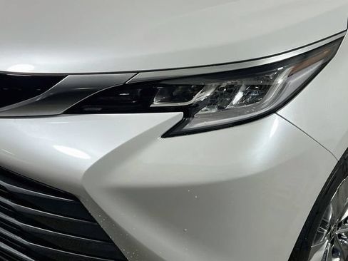 New 2026 Toyota Sienna Limited FWD image 9