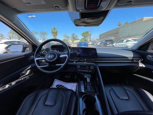 Used 2025 Hyundai Elantra Limited image 35