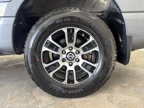 Used 2021 Nissan Titan SV w/ SV Convenience Package image 14