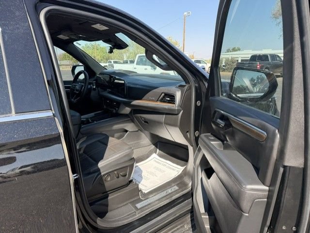 Used 2025 Chevrolet Suburban High Country AWD/4WD image 24