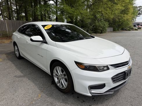 Used 2018 Chevrolet Malibu LT FWD image 3