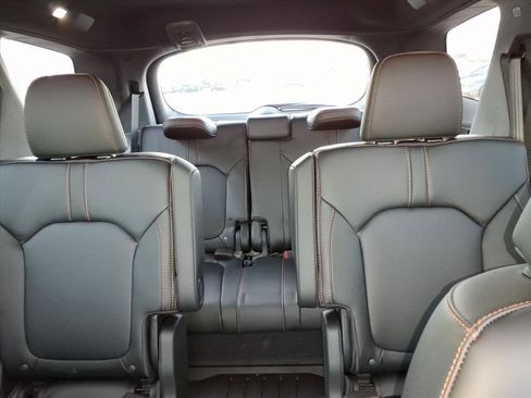 Used 2025 Honda Pilot TrailSport image 21