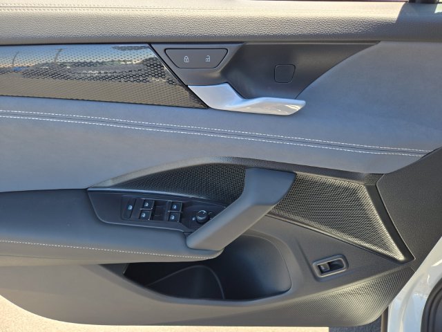 New 2026 Volkswagen Tiguan SE R-Line FWD image 10