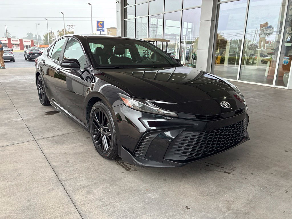 Used 2025 Toyota Camry SE FWD image 4
