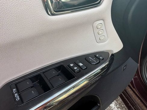 Used 2016 Toyota Avalon Limited w/ Toyota Safety Sense Package FWD image 14