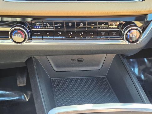 Used 2025 Chevrolet Equinox ACTIV w/ Safety and Technology Package AWD/4WD image 31