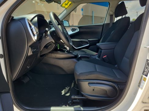 Used 2023 Kia Soul LX FWD image 11