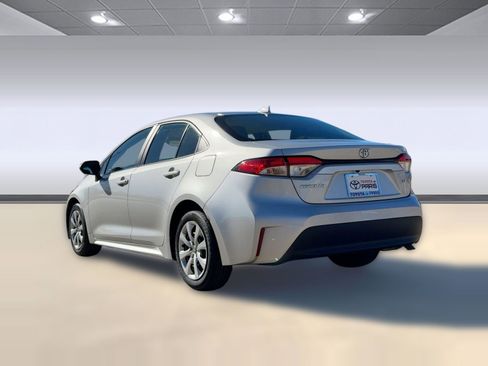 Used 2023 Toyota Corolla LE image 3