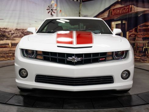 Used 2010 Chevrolet Camaro SS w/ RS Package RWD image 3
