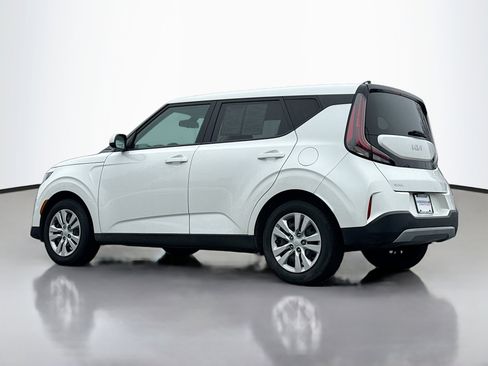Used 2023 Kia Soul LX image 13