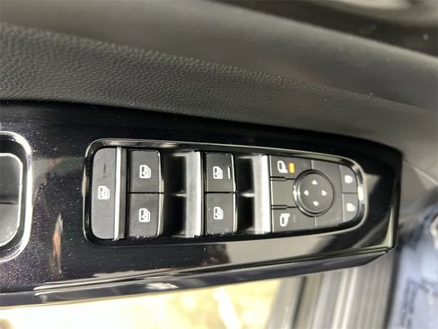 Certified 2022 Nissan Pathfinder SV w/ SV Premium Package image 15