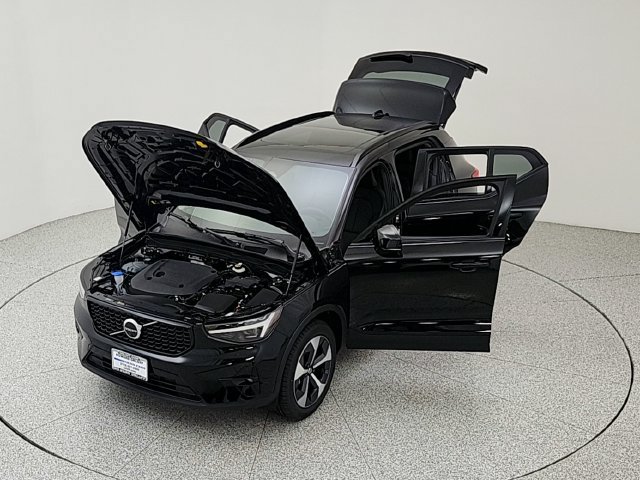 New 2026 Volvo XC40 B5 Plus w/ Protection Package Premier AWD/4WD image 38