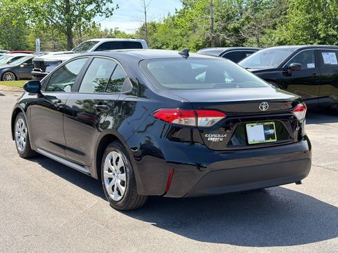 Used 2025 Toyota Corolla LE FWD image 3