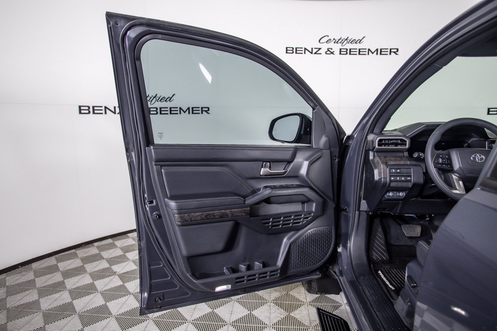 Used 2025 Toyota Tacoma Limited AWD/4WD image 16