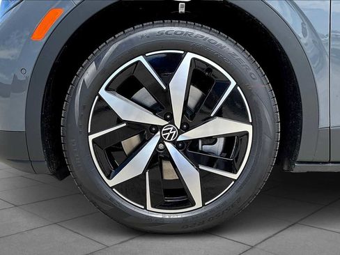New 2025 Volkswagen ID.4 Pro S image 11