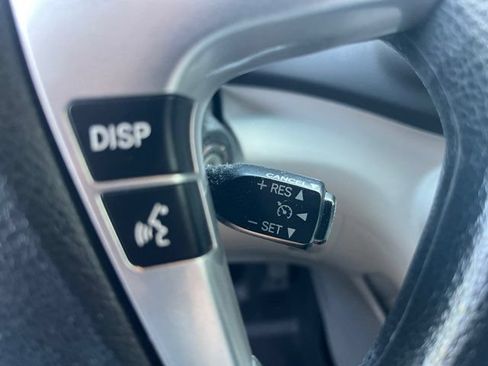 Used 2012 Toyota Highlander FWD w/ Tech Pkg image 11