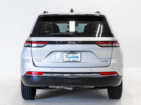 Certified 2024 Jeep Grand Cherokee Laredo AWD/4WD image 26