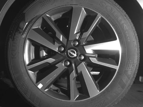 Used 2025 Nissan Versa SV image 12