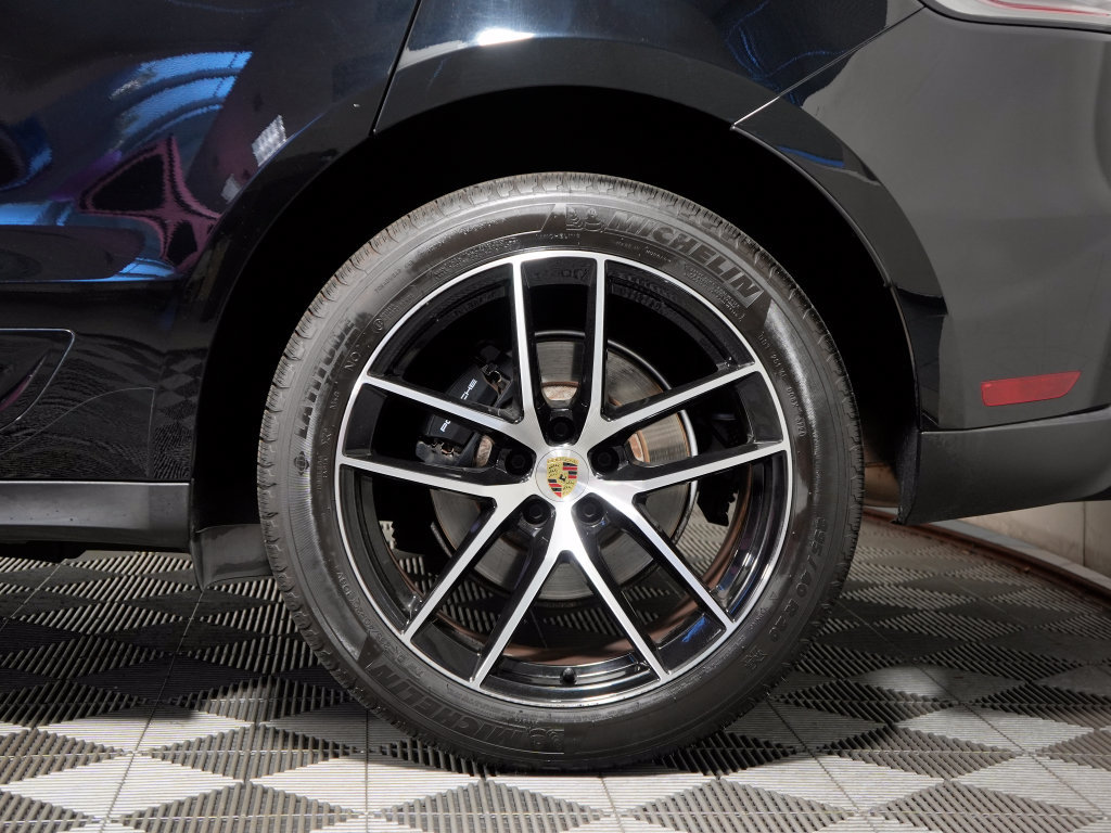 Certified 2025 Porsche Macan w/ Premium Package Plus AWD/4WD image 14