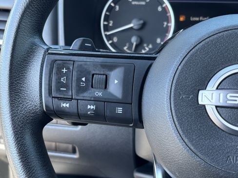 Used 2023 Nissan Rogue SV image 28