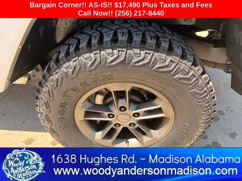 Used 2016 Jeep Wrangler Unlimited Sahara AWD/4WD image 7