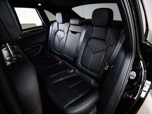 Certified 2026 Porsche Macan AWD/4WD image 24