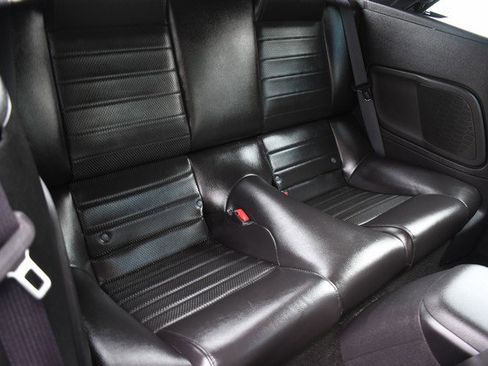 Used 2005 Ford Mustang GT Premium image 28