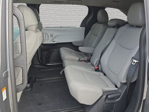 New 2026 Toyota Sienna XLE FWD image 15