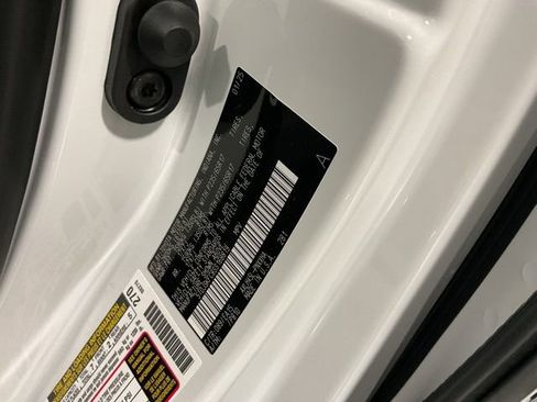 Used 2025 Toyota Sienna XLE image 25