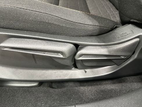 Used 2025 Honda HR-V Sport image 16