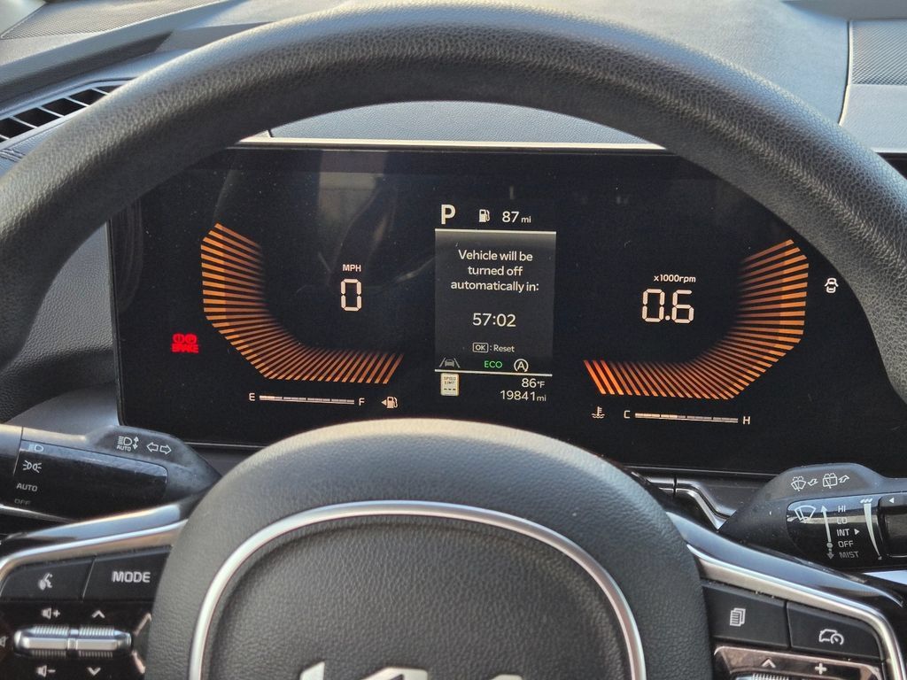Used 2025 Kia Sorento LX FWD image 21