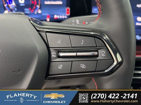 Used 2025 Chevrolet Traverse RS image 28