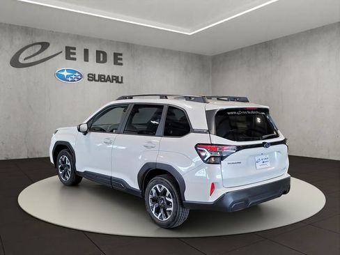 Used 2025 Subaru Forester Premium AWD/4WD image 9