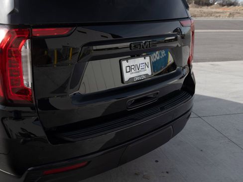 Used 2024 GMC Yukon XL SLT image 11
