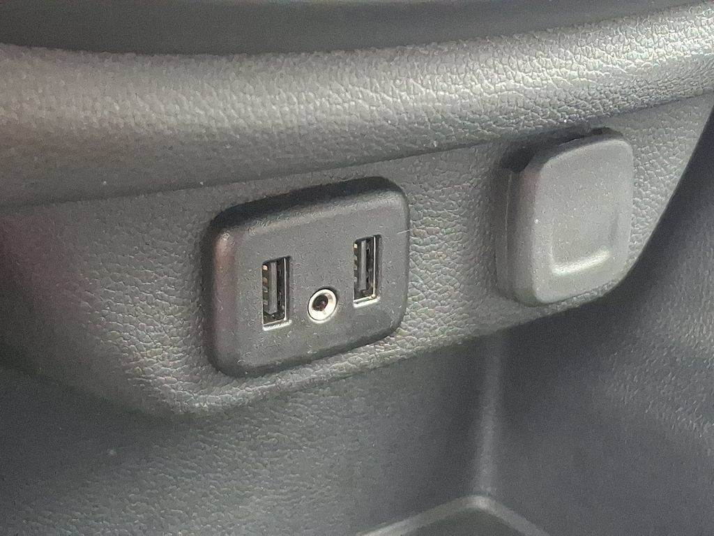 Certified 2021 Chevrolet Traverse LT FWD image 26