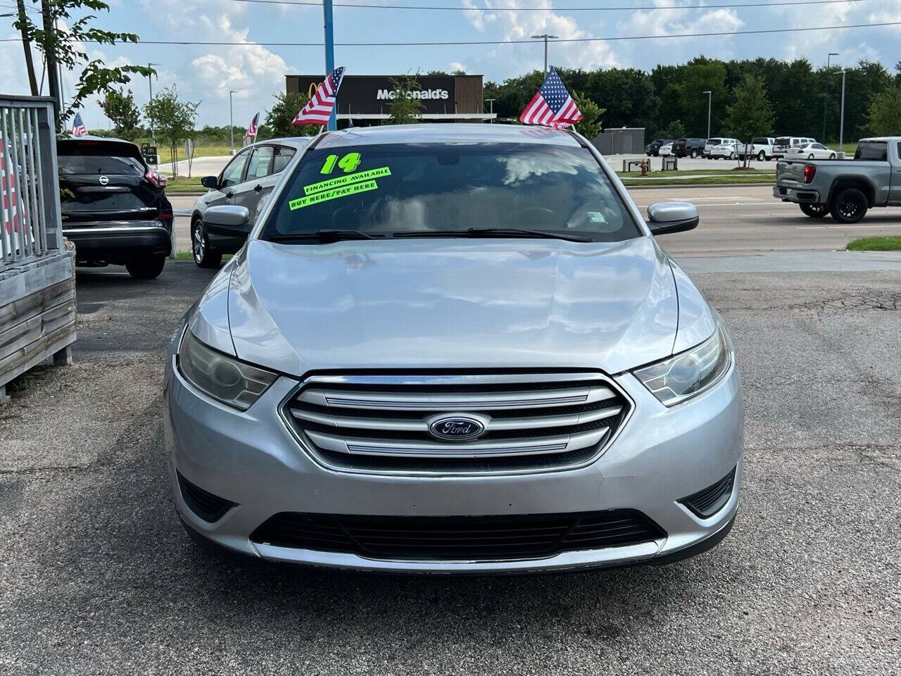 Used 2014 Ford Taurus SEL FWD image 3