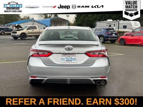 Used 2022 Toyota Camry SE image 5