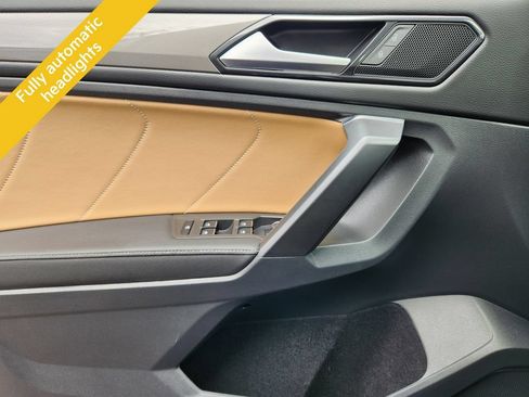 Used 2022 Volkswagen Tiguan SE w/ Panoramic Sunroof Package AWD/4WD image 12