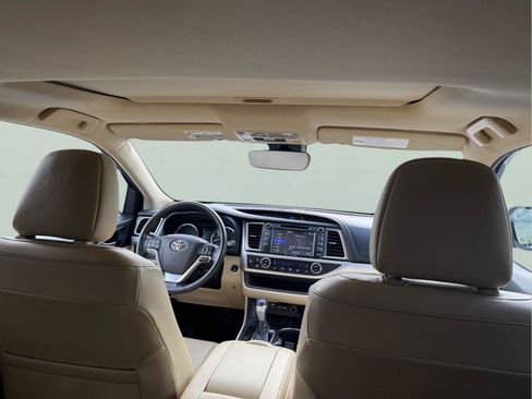 Used 2019 Toyota Highlander XLE AWD/4WD image 26